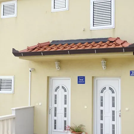 6-pax On The - Floor, Great Sea View, Parking Ensured *
