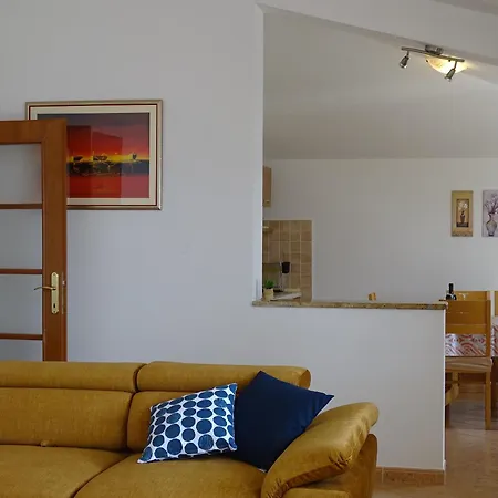 6-pax On The - Floor, Great Sea View, Parking Ensured