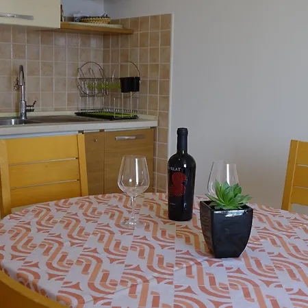 6-pax On The - Floor, Great Sea View, Parking Ensured